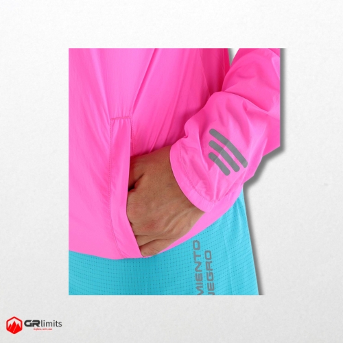 Cortavientos técnico rosa fluor - Imagen 4